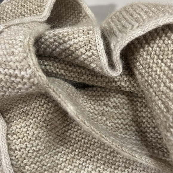 Hallow Out/ Hobo Knit Bag Cream Color L 11” H 9.5” W 5” drop 18” - Picture 13 of 16